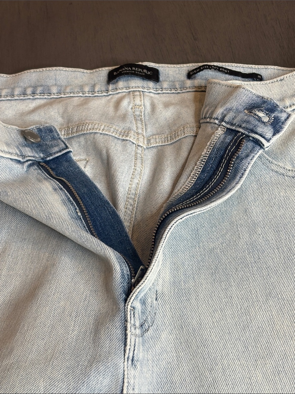 💙 Banana Republic High Rise Crop Bootcut Jeans Women’s 35 Light Wash Stretch 💙 - Picture 5 of 11